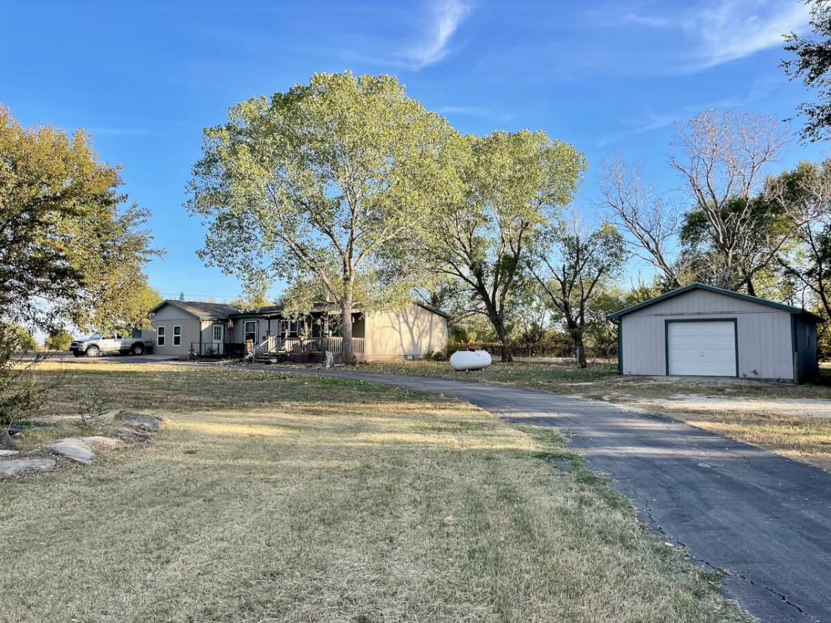 8909 NW 10th Towanda, Kansas 67144