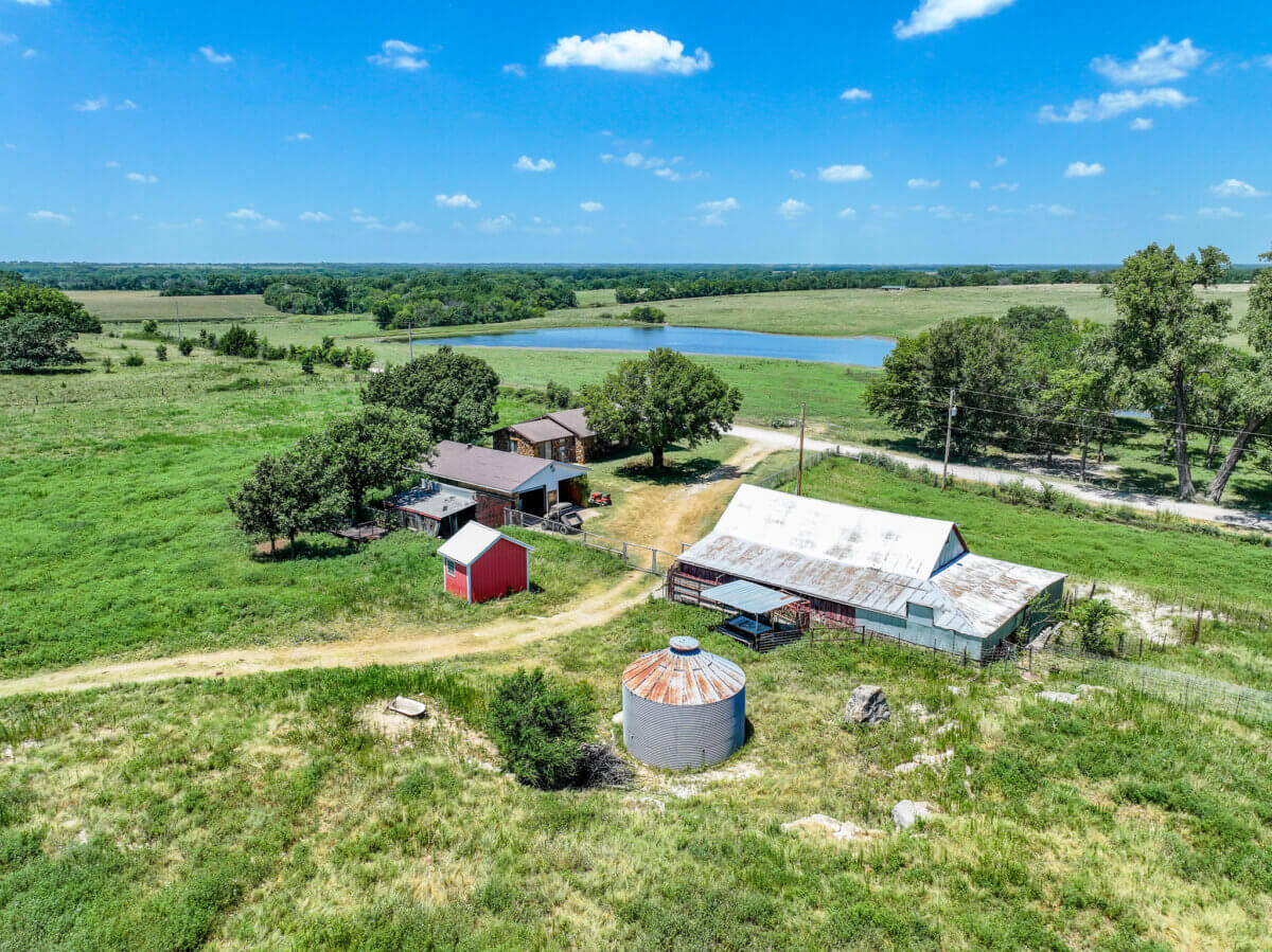 7805 SW 200th Douglass Kansas - Sundgren Realty & Auction