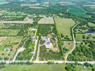 4 Bed 3 Bath Barndo w/ 2 Shops on 14 Acres: 10608 SW 90th